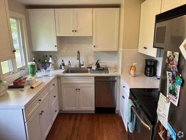 Building Photo - 16 Saran Ave Unit 1 Rental