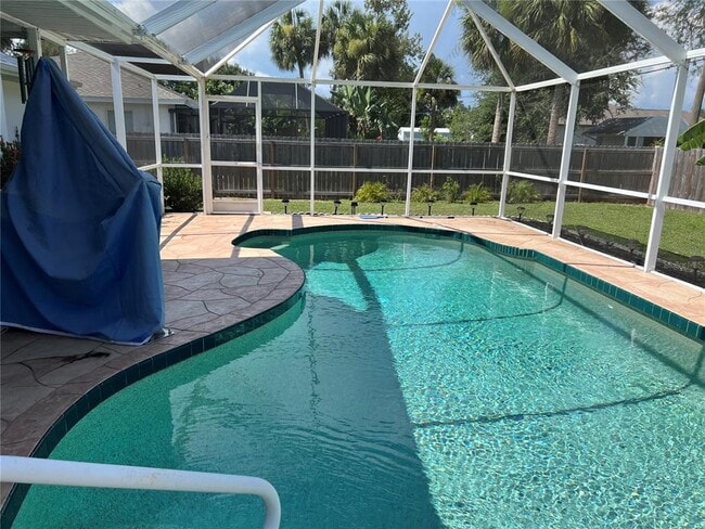 Photo - 1370 Kenmore St