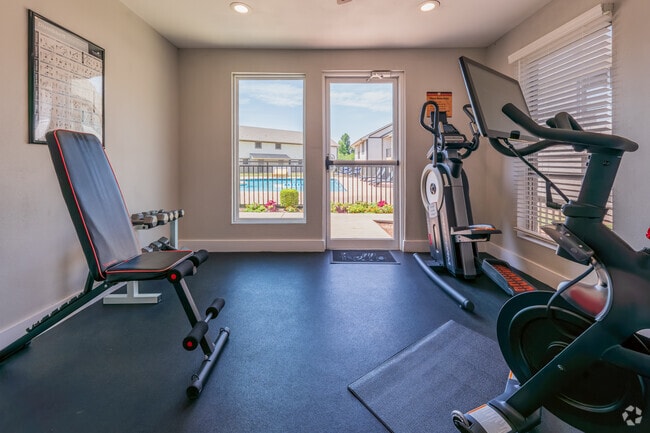 sala de fitness - Rock Canyon Apartments