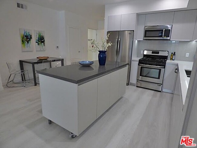 Photo - 1526 Armacost Ave Condo Unit 102