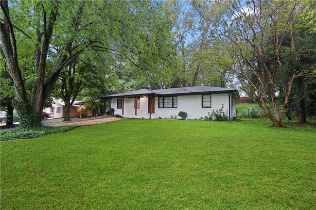 Building Photo - 1847 Elmwood Dr