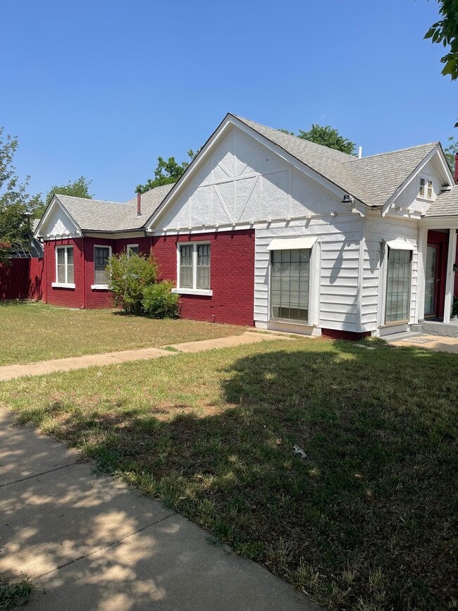 Photo - 303 N Julian St