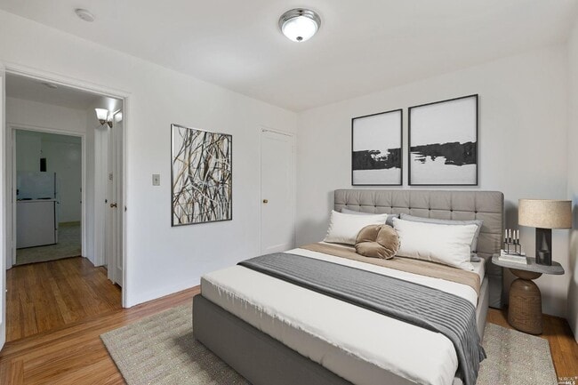 Building Photo - 343 Somerset Rd Rental