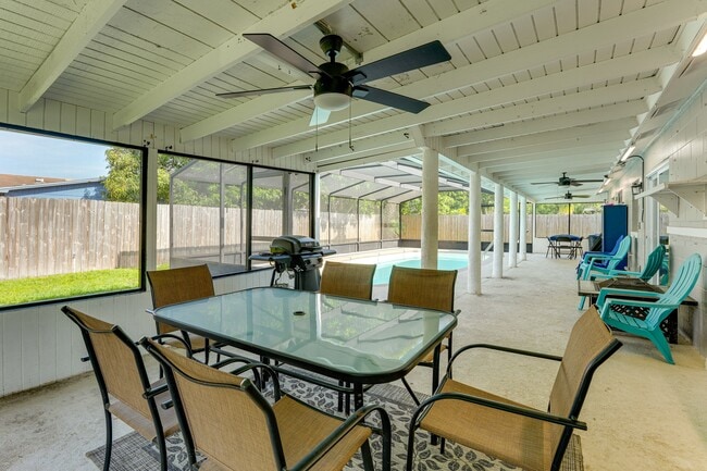 Photo - 128 Loredo Ln