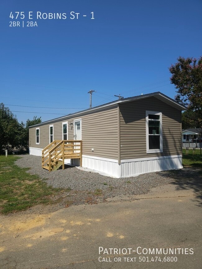 Building Photo - 475 E Robins St Rental