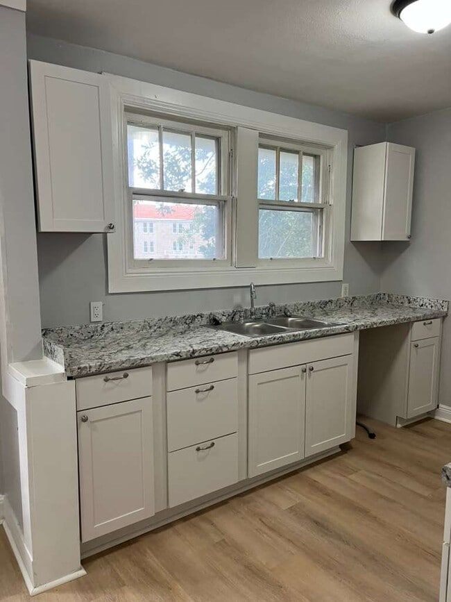 Photo - 1704 Church St