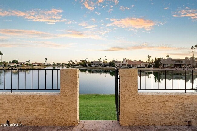 Building Photo - 8175 E Del Cuarzo Dr