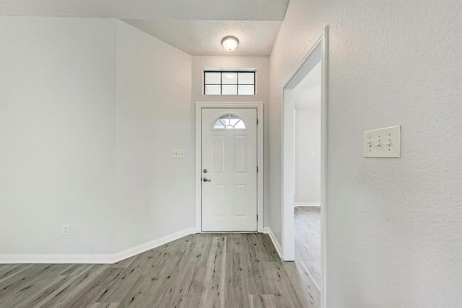 Photo - 2104 Mimosa Trail