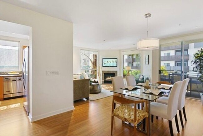 1222 S Westgate Ave Unit 202