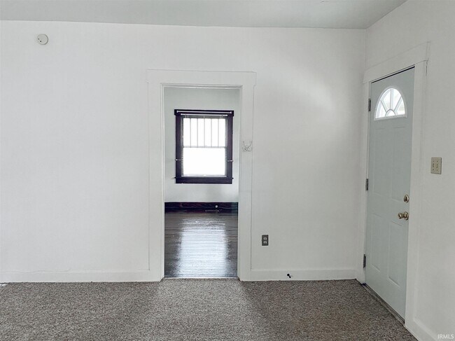 Photo - 717 E 2nd St