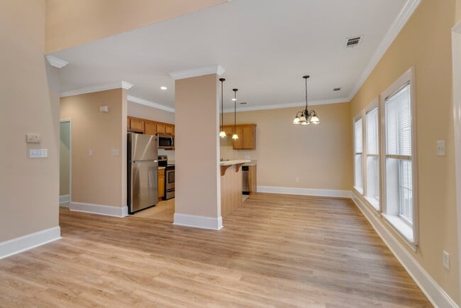 Photo - Lovely updated 3 bedroom, 2.5 bath townhome in Savannah's Oak Pointe Subdivision.