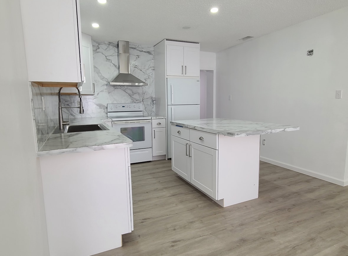 Photo - 3131 NE Savannah Rd