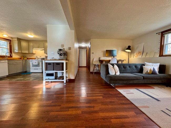 Building Photo - 27 N Hillside Rd Unit A