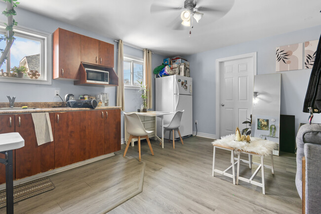 Building Photo - 1 Bedroom Apartment in Hull - Prime location Unit C