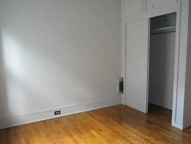 Photo - 953-55 Westcott St Unidad 955