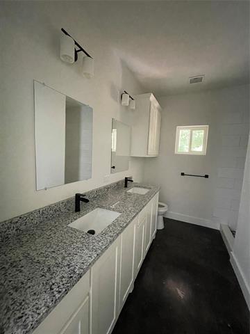 Photo - 722 E Woodard St