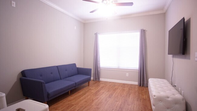 Photo - 1/1 in West Campus Unit 213