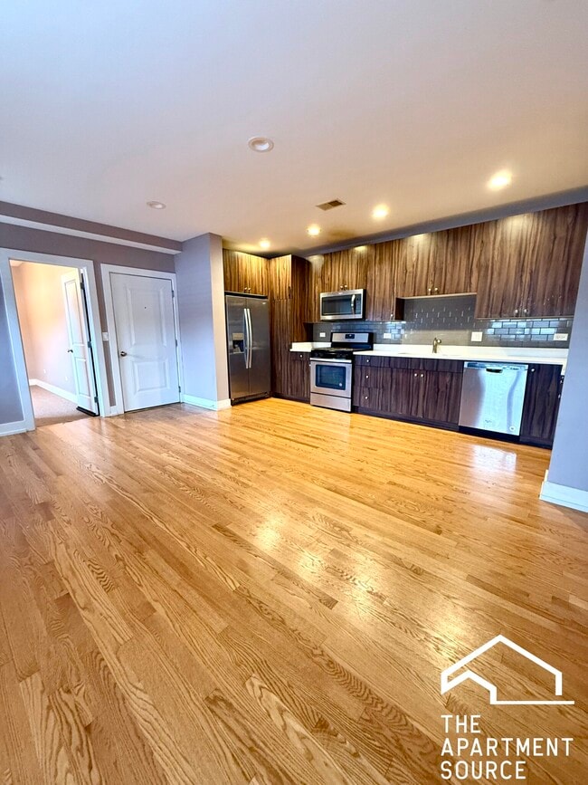 Building Photo - 3433 S Indiana Ave Unit 301