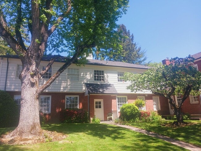 Photo - Broadmoor Manor