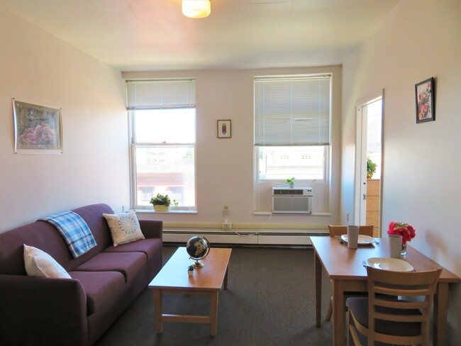 CWest 500 living room - 107 E State St Apartments