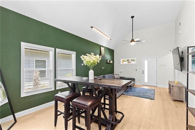 Photo - 624 Robert St NW