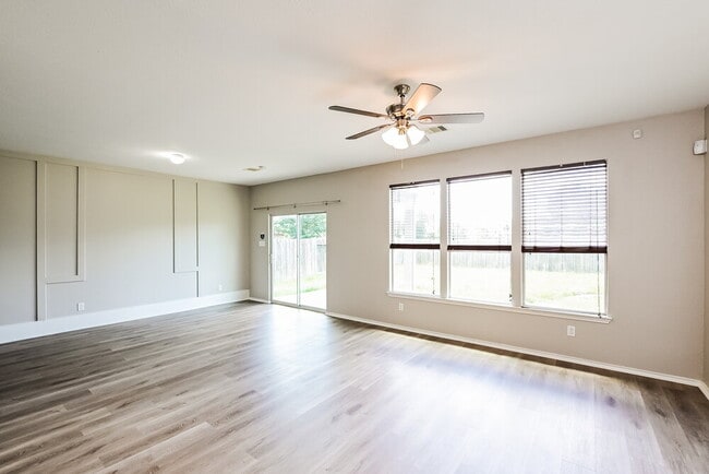 Photo - 7615 Shavano Ln