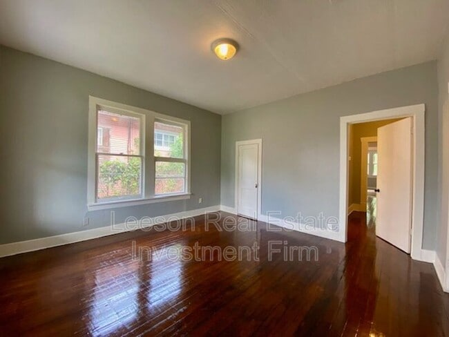 Photo - 2725 Lillian St