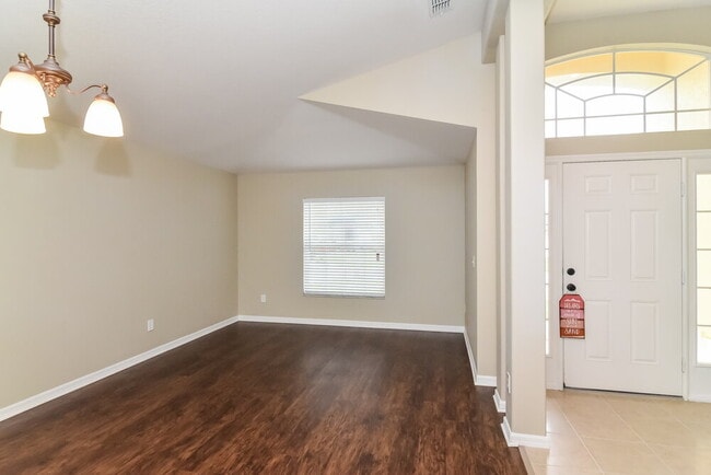 Photo - 4053 Longworth Loop