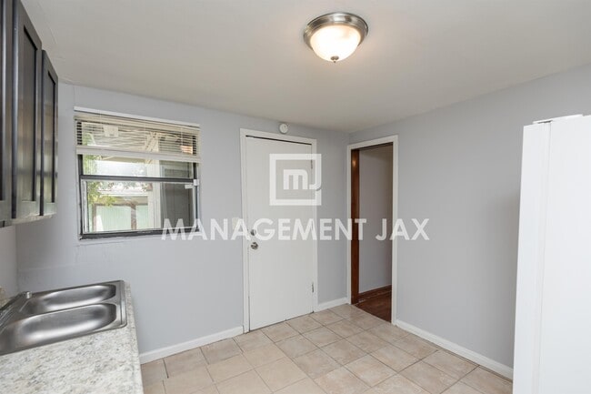 Photo - 1598 W 33rd St