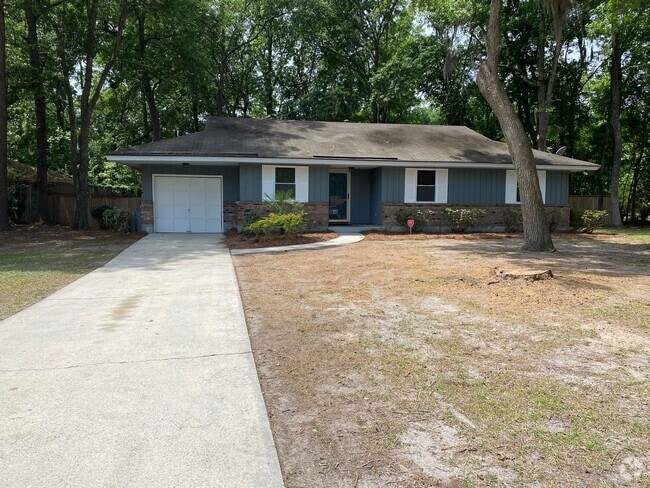 Building Photo - Adorable 3/2 on large corner lot Rental