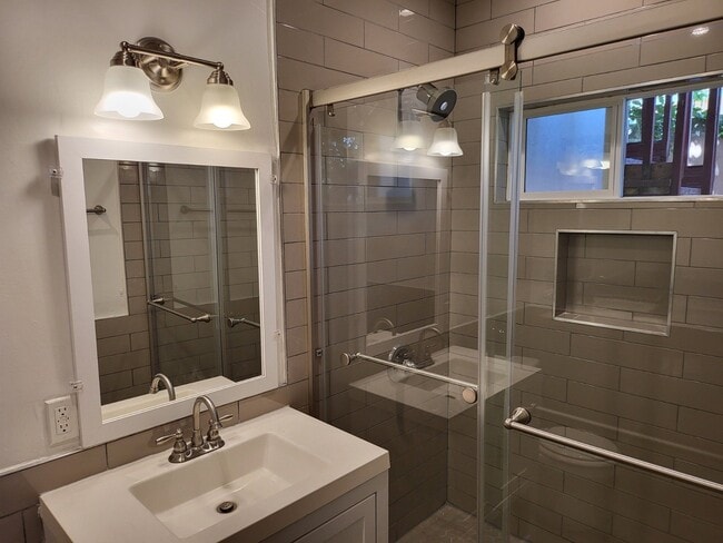 Photo - 833 1/3 N Formosa Ave