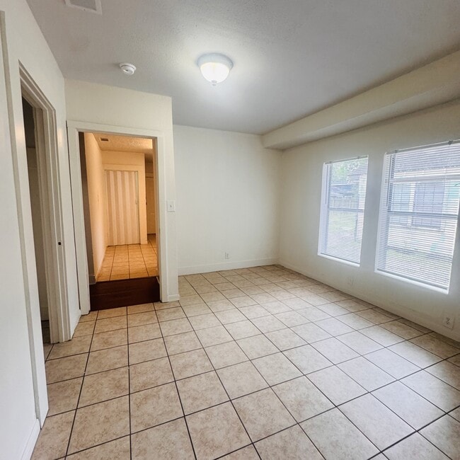 Photo - 4020 Howard St