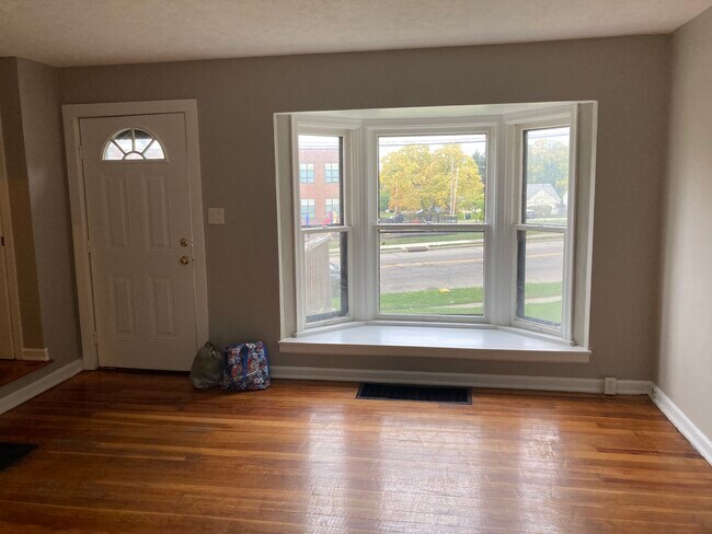 Photo - 1356 Huffman Ave