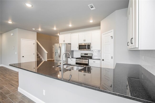 2010 Periwinkle Pl