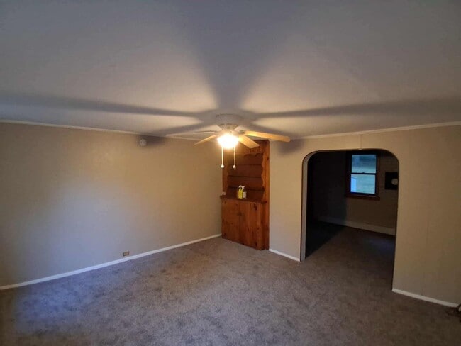 Building Photo - 2 Bedroom single family house