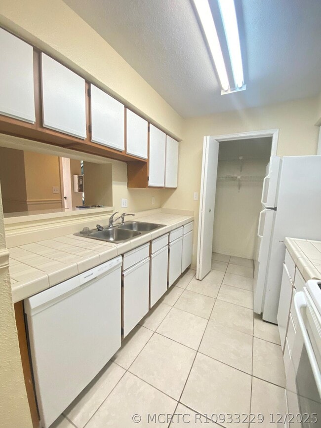 Photo - 949 Riverside Dr Unit 423