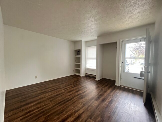 Photo - 402 Forest Ln