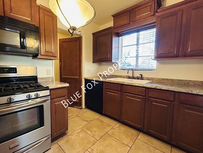 Photo - 3021 E Linden St