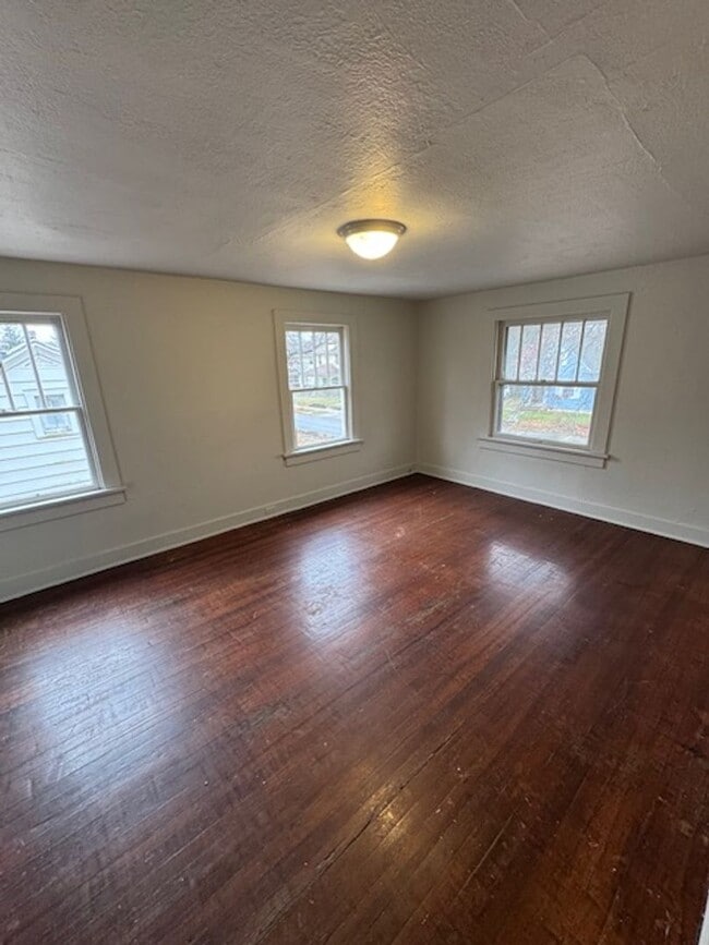 Photo - 3105 Alexander St