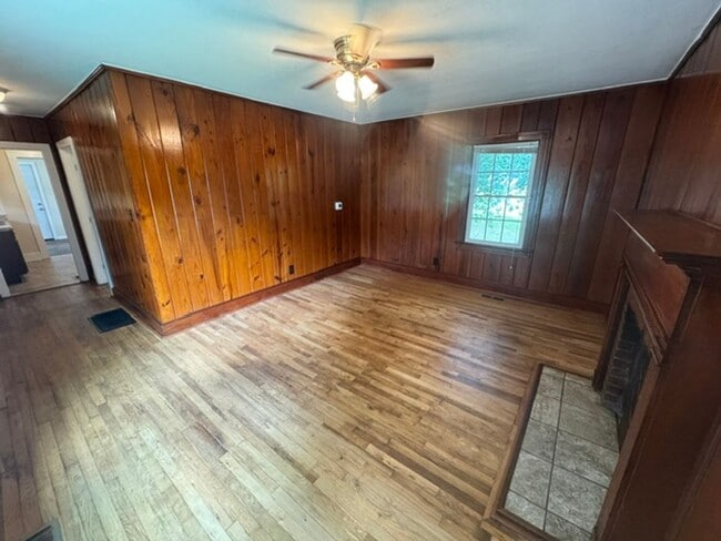 Photo - 102 W Meadow Way Dr