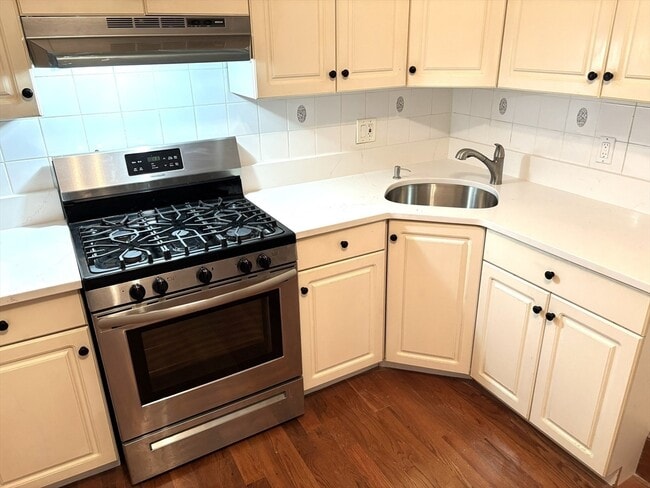 Photo - 263 W 2nd St Unit 1