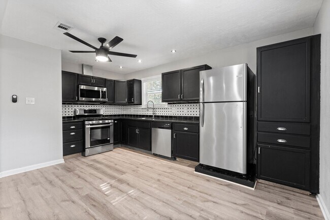 Photo - 2 Ground Brier Ct