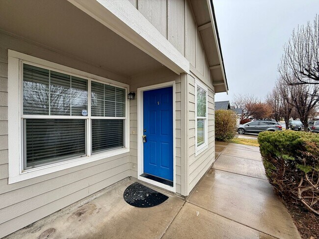 Photo - COME TAKE A LOOK AT THIS BEAUTIFUL NEWLY UPDATED HOME IN REDMOND!!