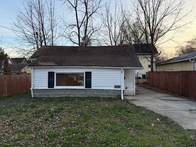 Building Photo - Fully Renovated 1 Bedroom Bungalow for Rent