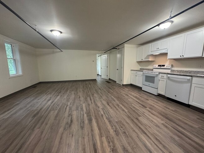 Photo - 191 E Housatonic St Unit D