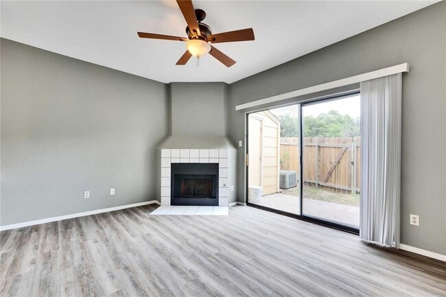 Photo - Swearingen Unidad 15-C