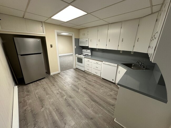 Building Photo - 80 Maine St Unit #1