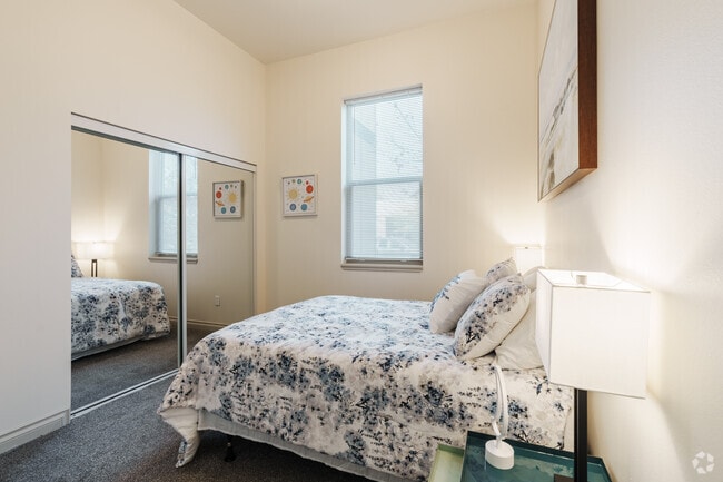 1BR, 1BA - 600SF - Bedroom