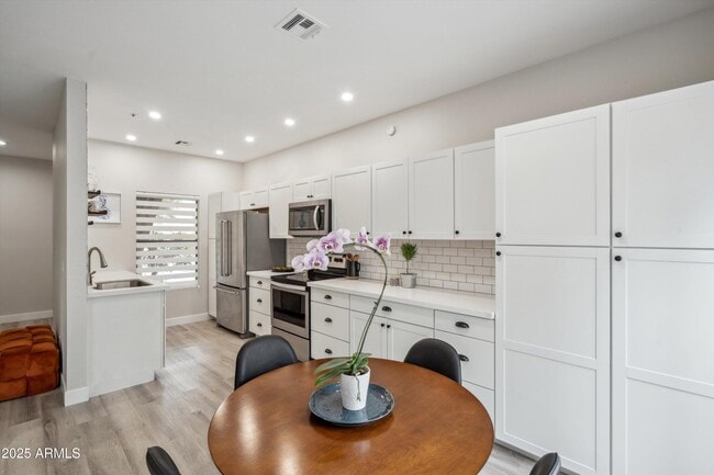 Building Photo - 9600 N 96th St Unit 130