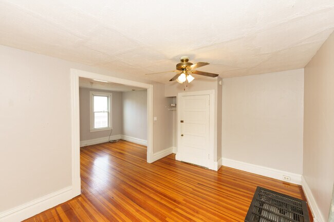 Photo - 6 Larch Ave Unidad 3rd floor